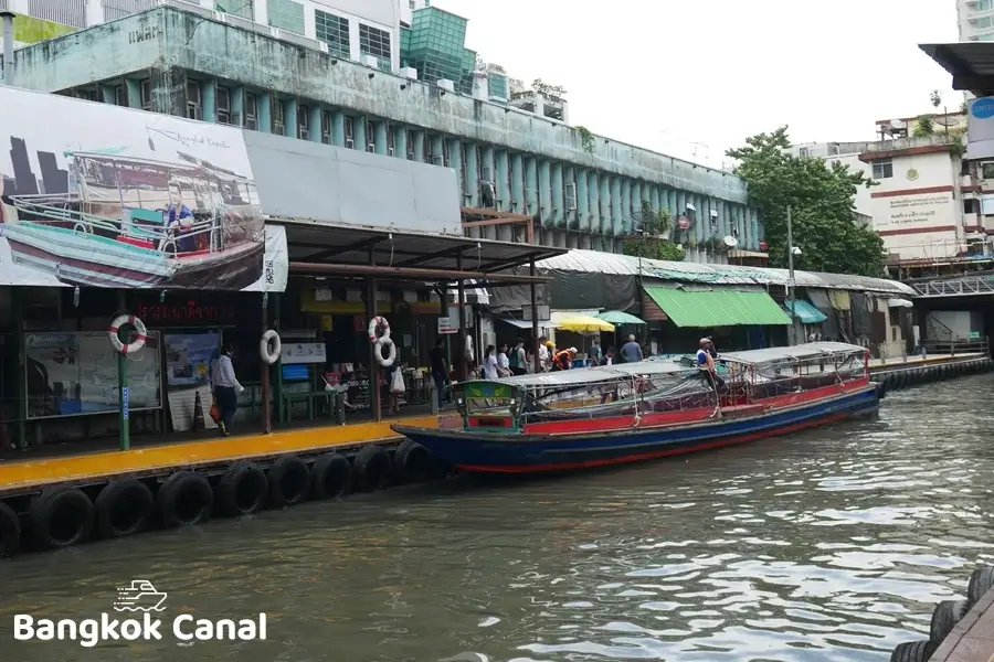 Canal boat at Pratunam Pier