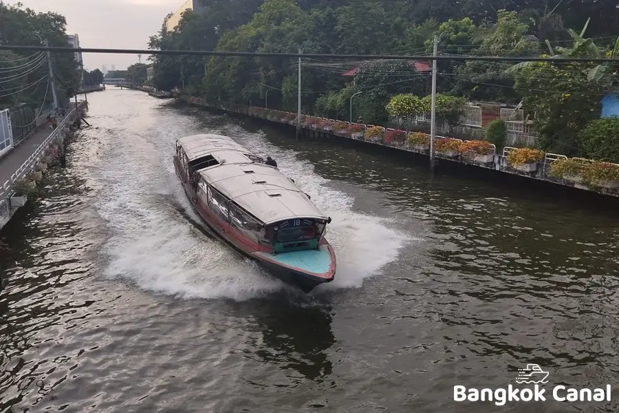 Khlong Saen Saeb Boat